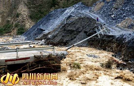 阿坝州小金县遭暴雨袭击　紧急转移安置群众39856人