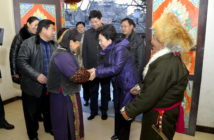 省领导赴阿坝州理县慰问当地各族群众