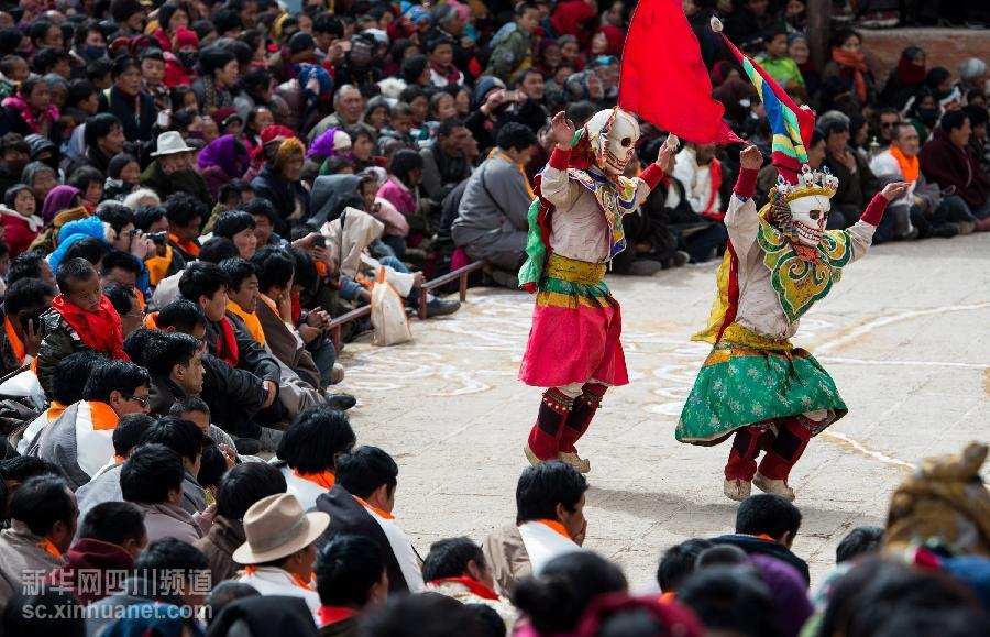 四川省若尔盖县：藏族群众欢度“莫郎节”
