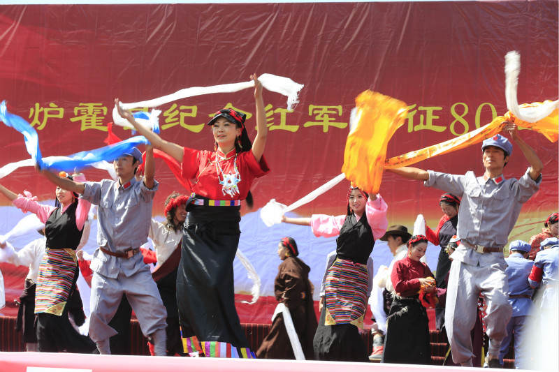 炉霍县举行纪念红军长征80周年“炉霍红”文化活动