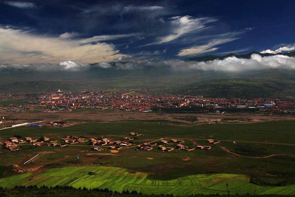 “多民族作家看阿坝”在阿坝县启动