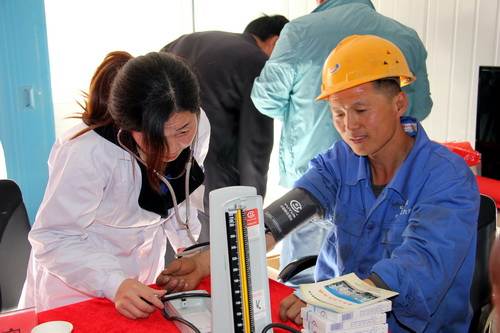 射洪医疗团理县义诊发放万余元药品