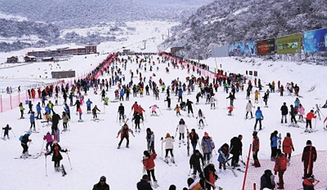 茂县九鼎山太子岭滑雪场开业