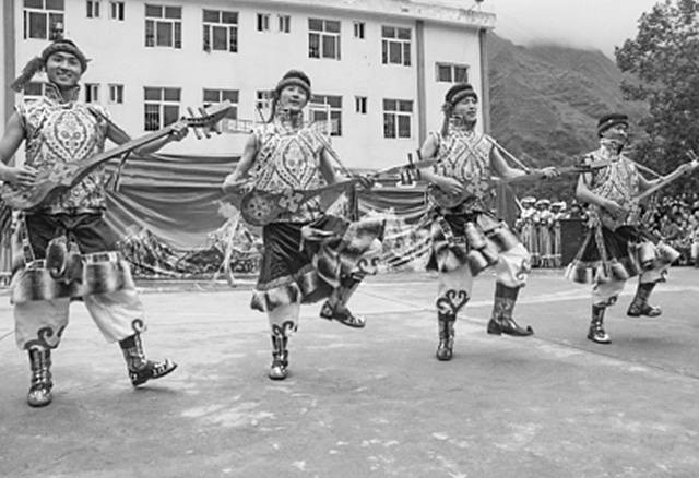 九龙县举办2016年“迎新春”群众文艺演出