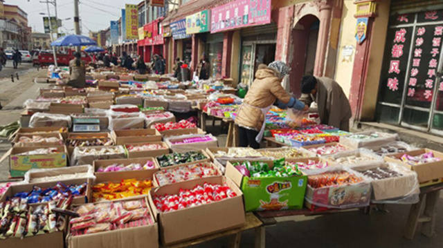 城乡居民腰包鼓 若尔盖县城年味浓