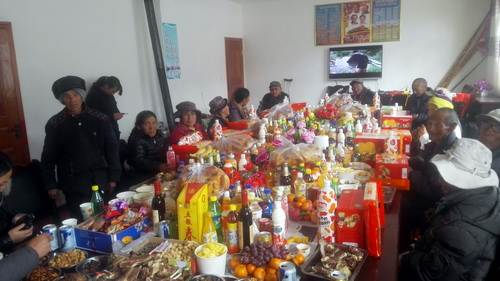 若尔盖县巴西敬老院老人欢度元宵节