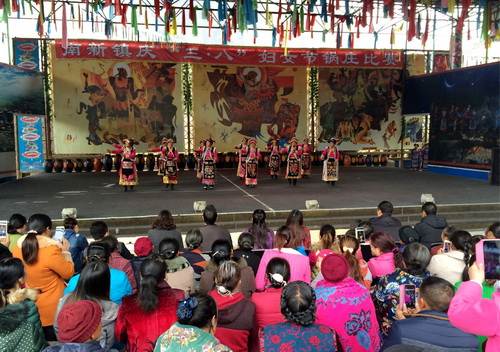 茂县南新镇举行锅庄比赛庆祝妇女节