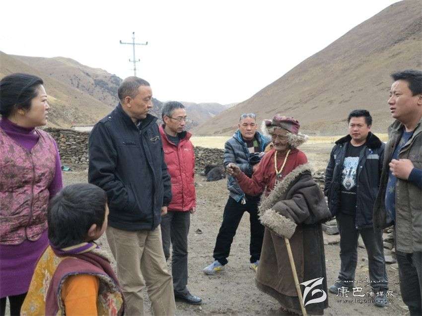 甘孜州州医院在德格县所巴乡开展精准扶贫