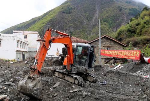 黑水县举行精准脱贫挖掘机技能实训