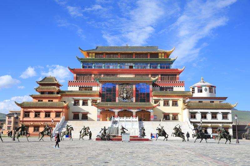 康藏高原上的格萨尔博物馆