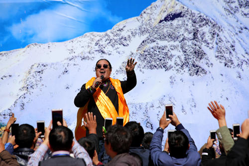 黑水县第四届冰山彩林节今日开幕