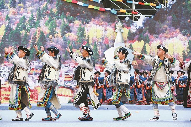 四川红叶生态旅游节暨理县米亚罗红叶温泉节开幕