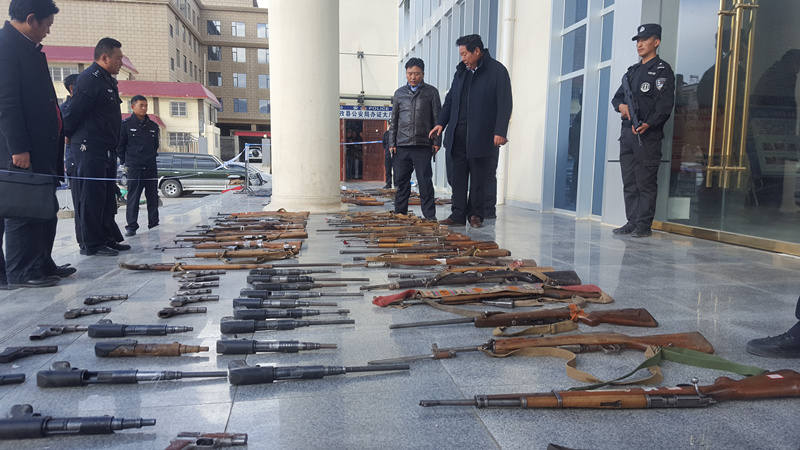 甘孜县收缴各类枪支87支  子弹280发