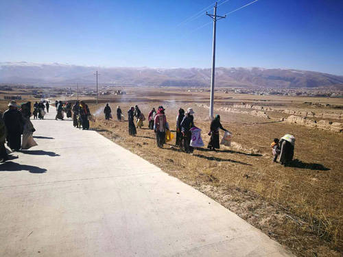 阿坝县各莫乡村民积极参与环卫治理