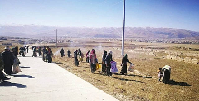 阿坝县各莫乡在全乡范围内开展了为期3天的环境卫生治理活动