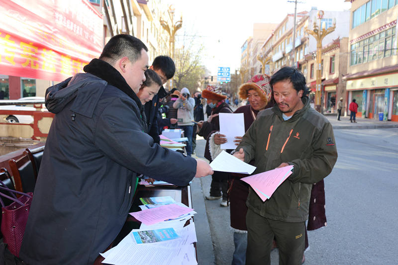 甘孜县“12.4”国家宪法日暨全国法制宣传日活动有声有色