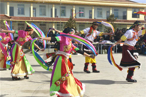 阿坝县“四下乡”活动全面拉开帷幕
