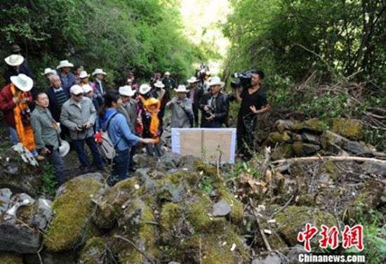 东女国王城遗址 存寺庙白塔遗迹