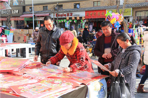 茂县年货市场逐渐升温 年味十足