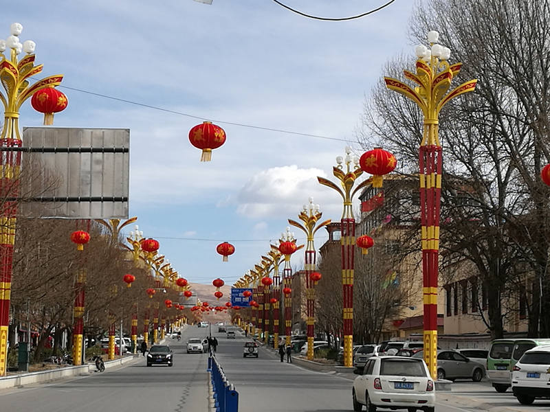 甘孜县张灯结彩迎新年
