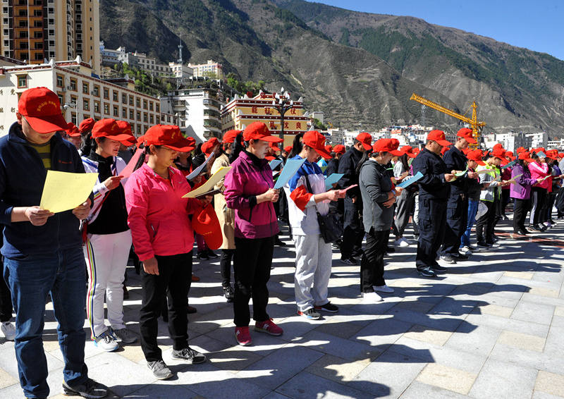 小金县启动全民健康生活方式暨“夕阳红”健康关爱行动