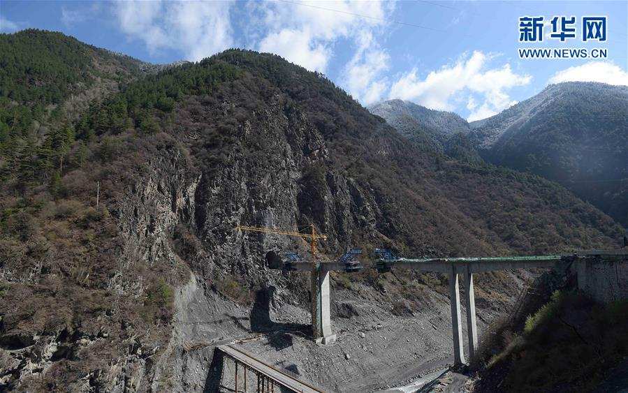 理县：国道317线狮子坪电站库区改线公路工程进展顺利