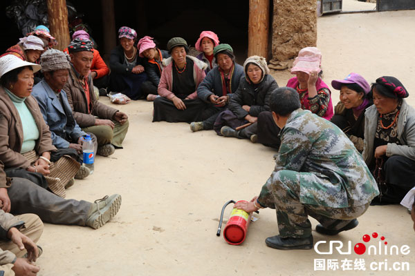 乡城县正斗乡同麦村第一书记：仁青