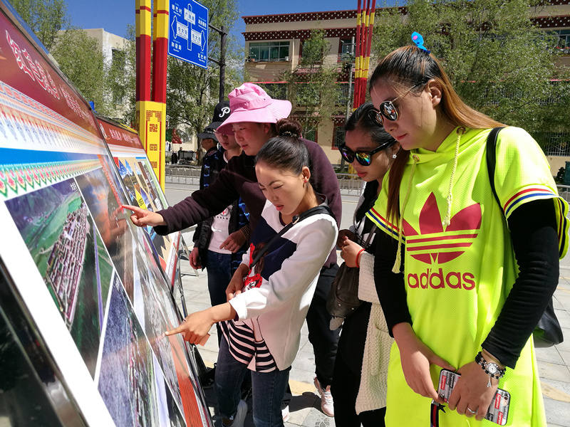 甘孜县开展“中国旅游日”宣传活动