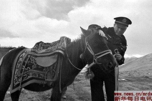 甘孜县一位藏族民警的坚守