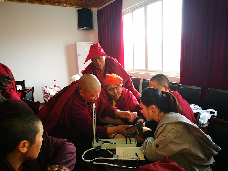 甘孜县举办尼姑健康医疗应急急救培训