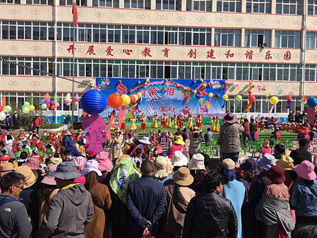 若尔盖县机关幼儿园举办庆六一活动