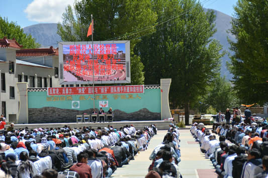 甘孜州开展“反欺凌、反暴力”法治进校园活动