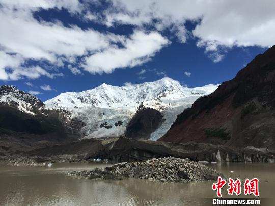 探访“中国最美冰川”：暗藏“危机” 科学守护