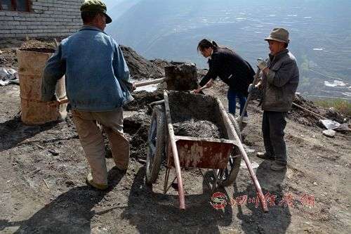 理县维修30个贫困村道路 8月底完工