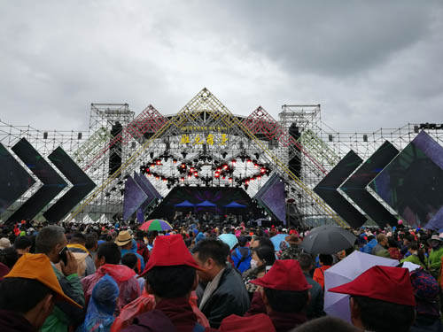 红原夏季雅克音乐节启幕欢腾了草原