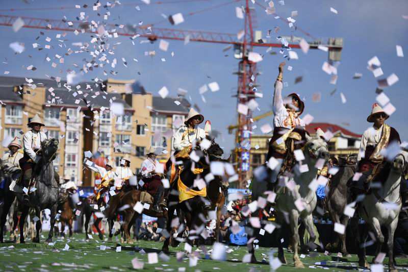 阿坝县扎崇文化旅游节开幕 川甘青21县参与盛会