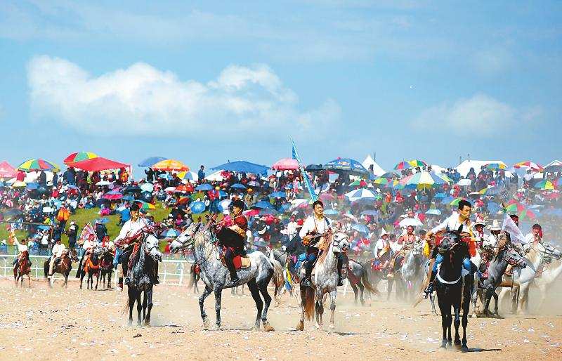 黄河大草原文化旅游节暨盛夏雅敦节拉开帷幕
