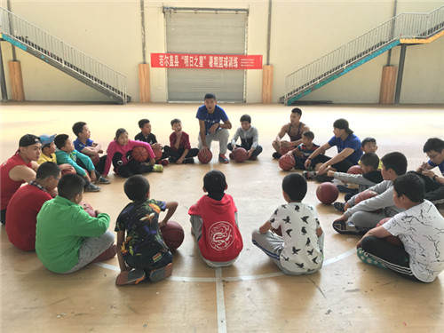 若尔盖 “明日之星”免费篮球夏令营活动结束