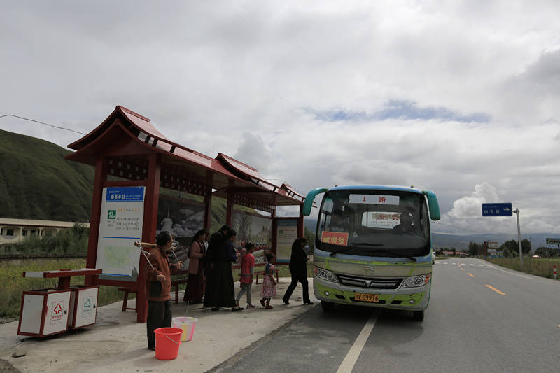 甘孜县城乡公交“领跑”农村客运