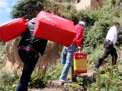 共铸中国心阿坝行开展慰问贫困母亲活动