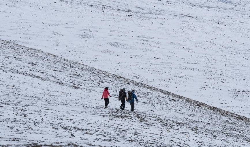“第三极”冰川科考探究阿里地区冰川特殊变化