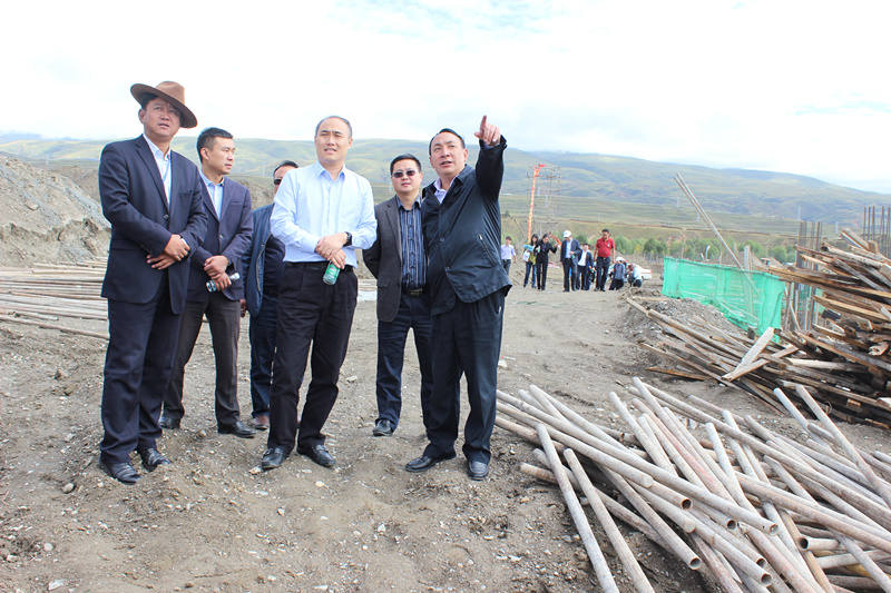 龙泉驿区党政考察团到甘孜县开展援藏调研