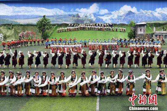 马尔康市举办“第六届嘉绒锅庄文化旅游节”