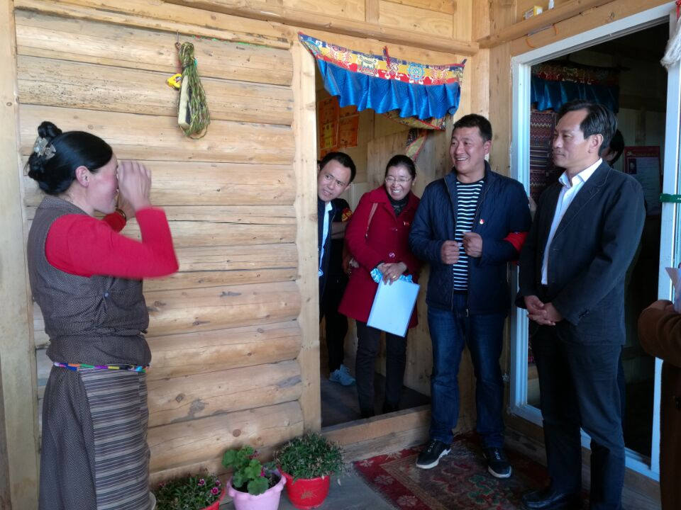 甘孜州委副书记李江调研甘孜县脱贫攻坚工作