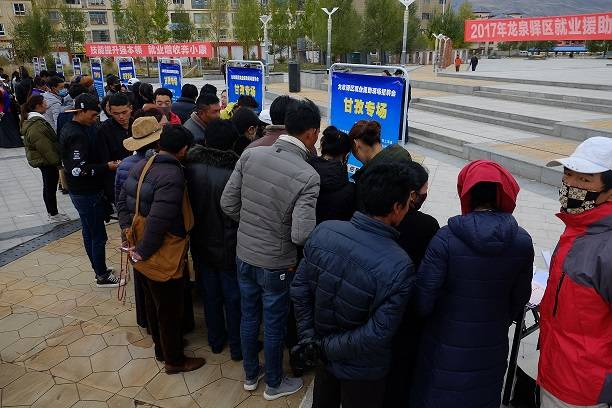 龙泉驿区就业扶贫招聘会在甘孜县举行