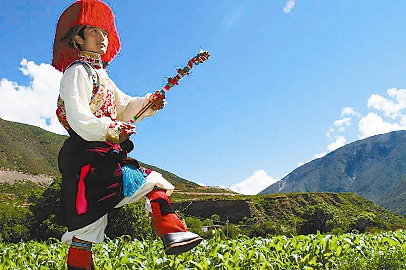 手中的“巴塘弦子”