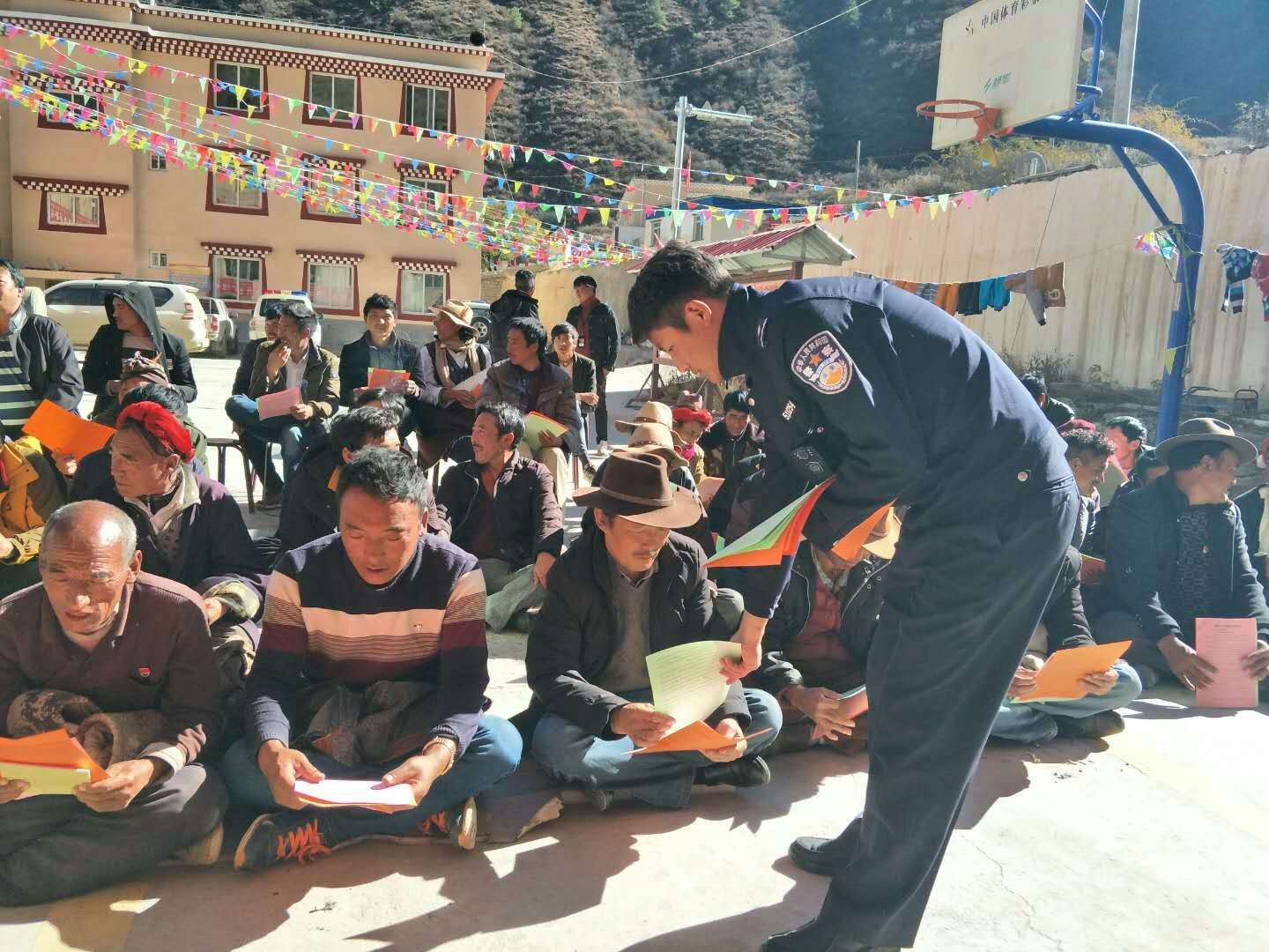 理塘县:生态保护法治宣传进乡村