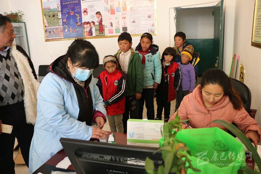 白玉县疾控中心深入学校筛查结核病