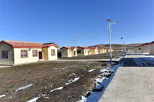 红原：易地扶贫搬迁惠及389户贫困户