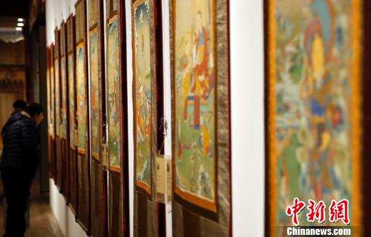 青年唐卡画师在上海金泽古镇“集体毕业”